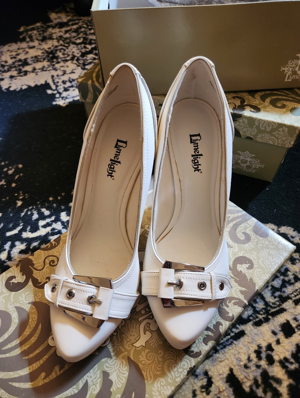 Limelight White Pointed Toe Buckle Pumps Size 8 -New